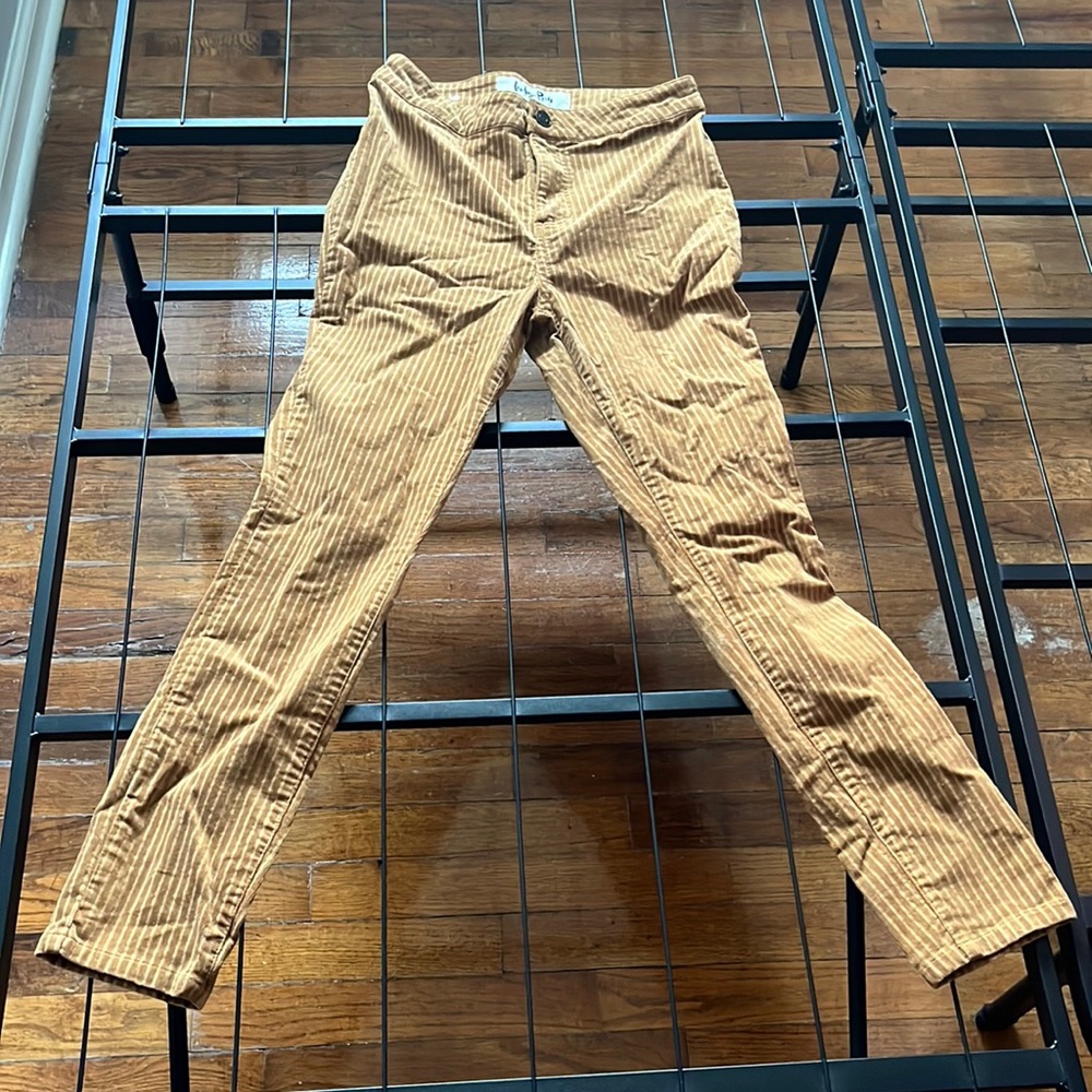 Size 5/26 tan pants; worn once, wrinkly because they were folded up